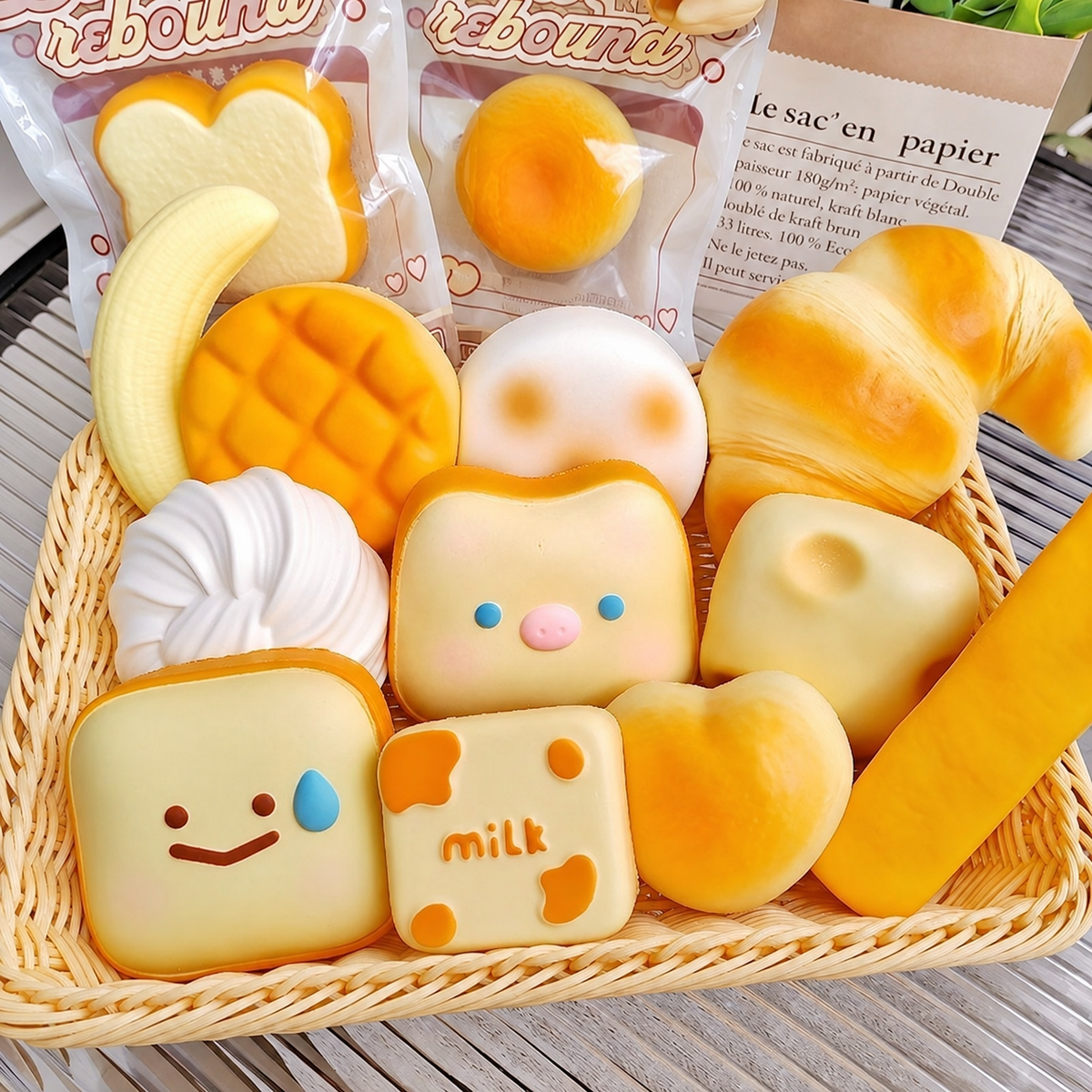 Squishy – Blindbox 1 Stück zufällig aus 11 farbenfrohen Designs | Weiches Drückspielzeug zum Sammeln