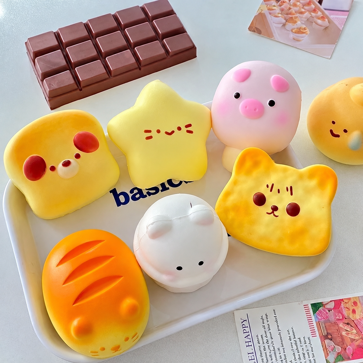Squishy – Blindbox 1 Stück zufällig aus 11 farbenfrohen Designs | Weiches Drückspielzeug zum Sammeln