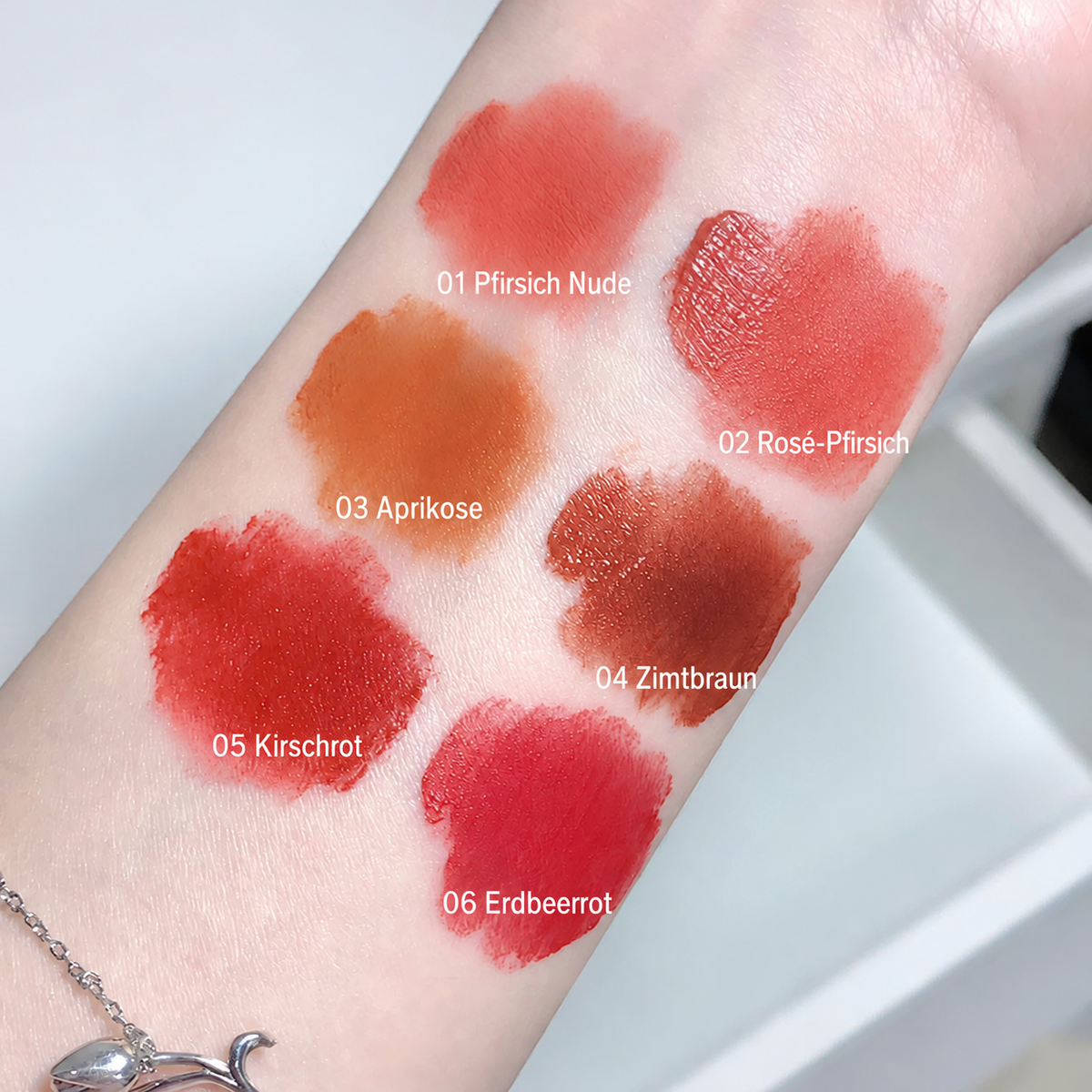 GEGE BEAR Lip Mousse – samtig-matte Lippenfarbe im Hasendesign mit Schlüsselring, für Blurred Lips