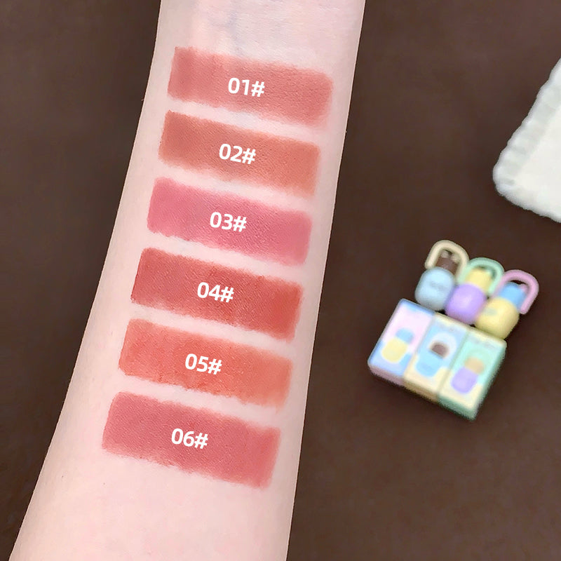 GEGE BEAR Lip Mousse mit Soft-Matte-Finish und Applikator im süßen Mini-Flaschen-Design, 4 Farbtöne