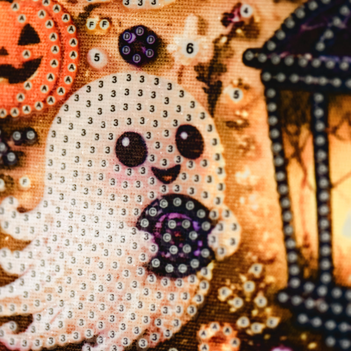 Halloween Diamond Painting DIY-Set 25 × 25 cm – Glitzernde Fensterdeko oder Leinwandbild mit Hexe, Kürbis, Katze & Geist