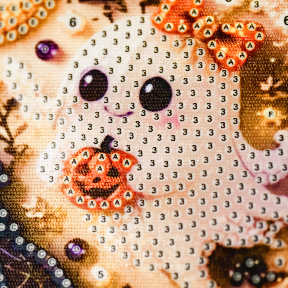 Halloween Diamond Painting DIY-Set 25 × 25 cm – Glitzernde Fensterdeko oder Leinwandbild mit Hexe, Kürbis, Katze & Geist