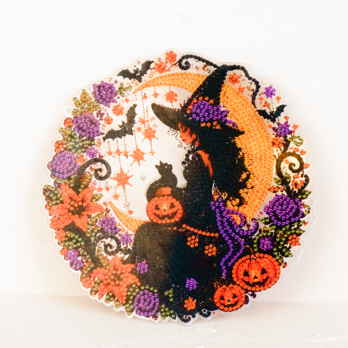 Halloween Diamond Painting DIY-Set 25 × 25 cm – Glitzernde Fensterdeko oder Leinwandbild mit Hexe, Kürbis, Katze & Geist