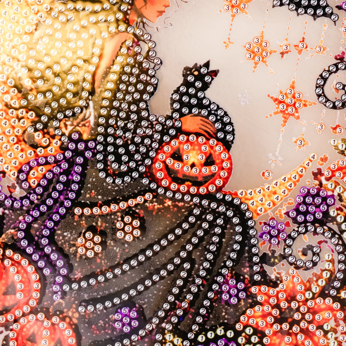 Halloween Diamond Painting DIY-Set 25 × 25 cm – Glitzernde Fensterdeko oder Leinwandbild mit Hexe, Kürbis, Katze & Geist