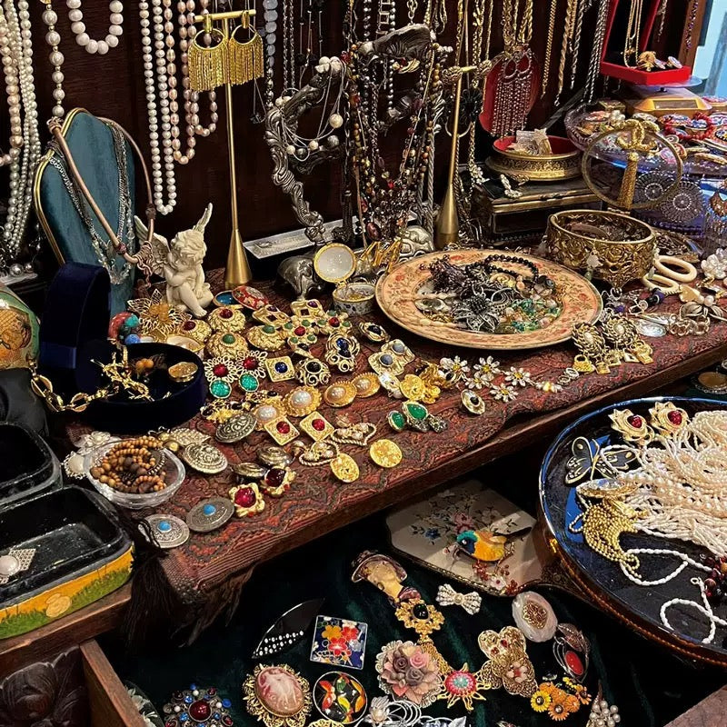 Luxus Schmuck Mystery Box | 15 Überraschungs-Schmuckstücke | Vintage & Royal Style | Live Like You Inherited a Palace