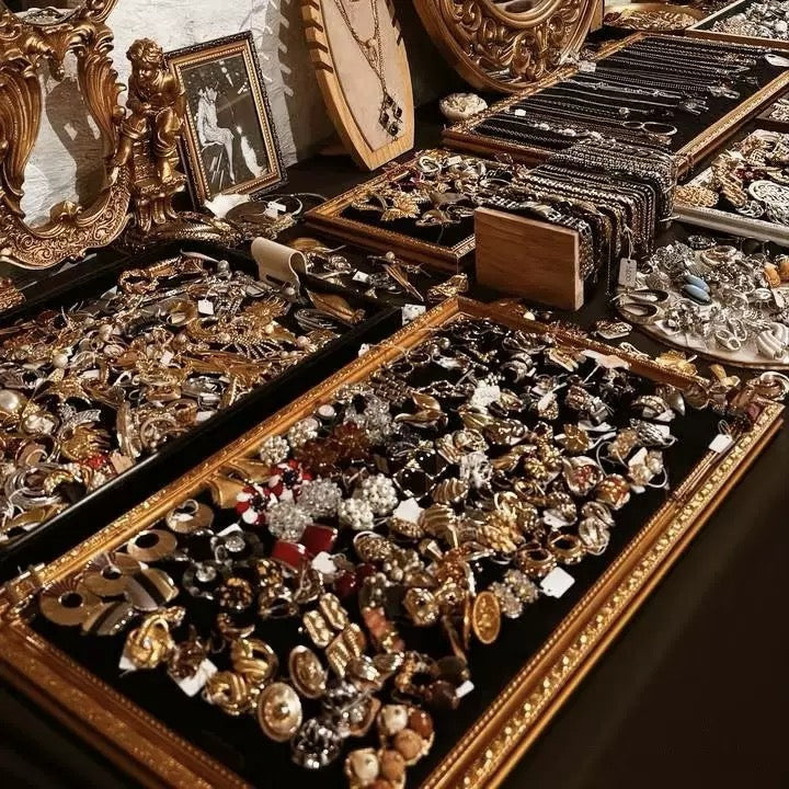 Luxus Schmuck Mystery Box | 15 Überraschungs-Schmuckstücke | Vintage & Royal Style | Live Like You Inherited a Palace