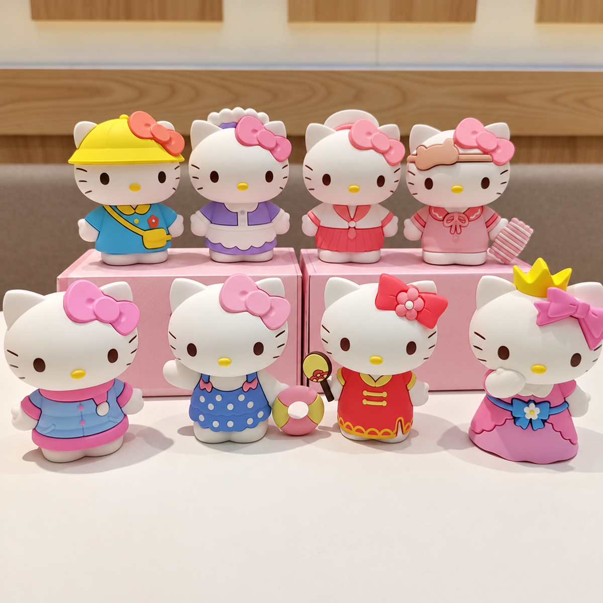 Blind Box „Schleifenfreunde“ – 1 Sammelfigur mit Schleife, 8 mögliche Designs, zufällige Auswahl