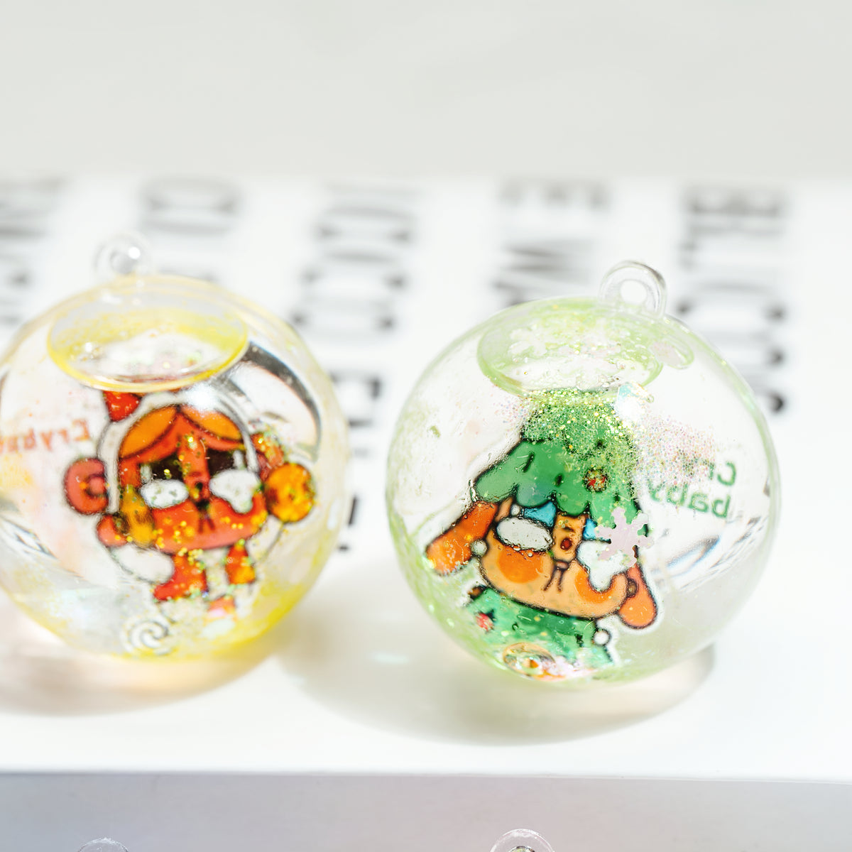 Kawaii Glitzer-Kugelanhänger Blind Box – 3 Stück, Taschenanhänger mit Cartoon-Motiven, zufällige Farben und Motive
