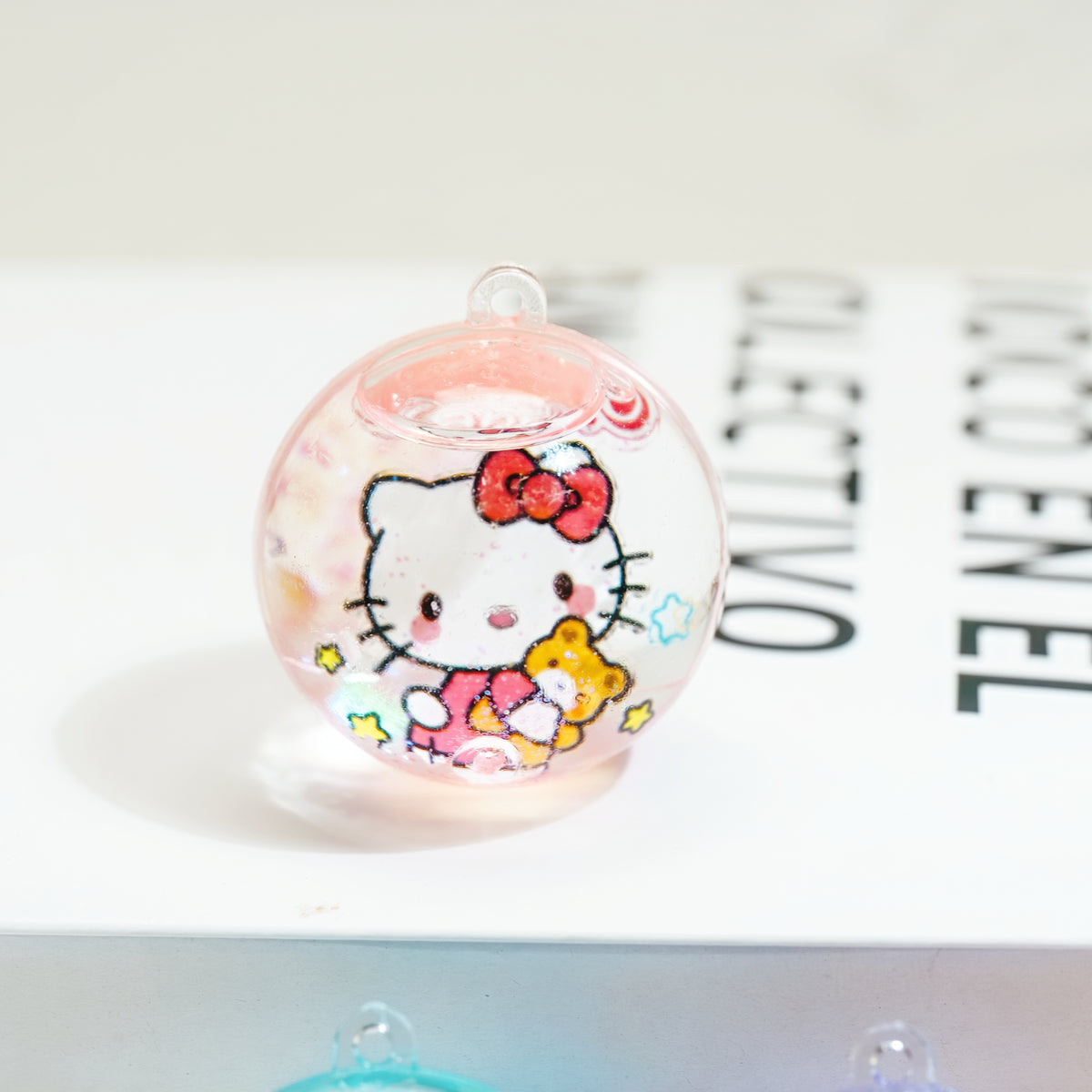 Kawaii Glitzer-Kugelanhänger Blind Box – 3 Stück, Taschenanhänger mit Cartoon-Motiven, zufällige Farben und Motive