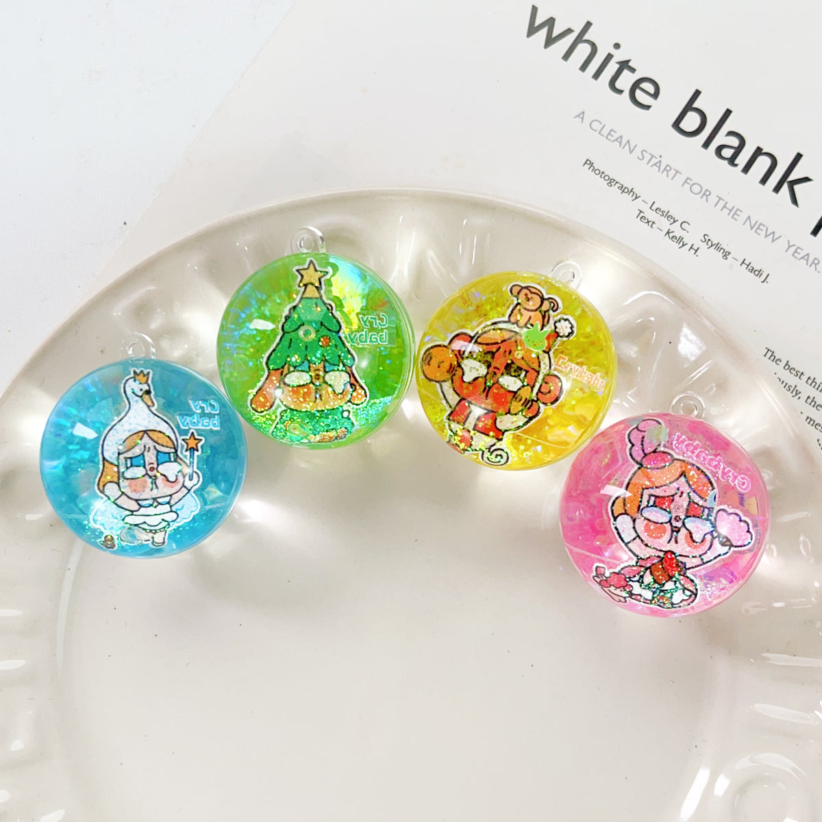 Kawaii Glitzer-Kugelanhänger Blind Box – 3 Stück, Taschenanhänger mit Cartoon-Motiven, zufällige Farben und Motive