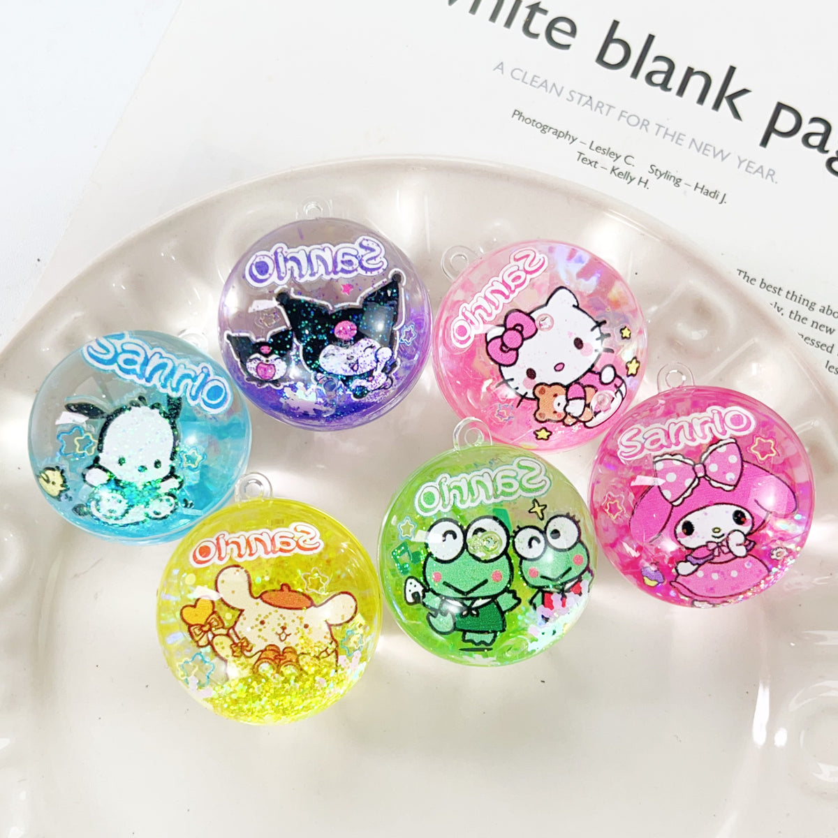 Kawaii Glitzer-Kugelanhänger Blind Box – 3 Stück, Taschenanhänger mit Cartoon-Motiven, zufällige Farben und Motive