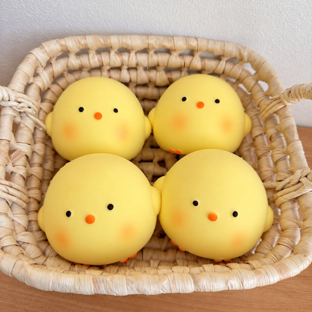 Squishy – Blindbox 1 Stück zufällig aus 11 farbenfrohen Designs | Weiches Drückspielzeug zum Sammeln